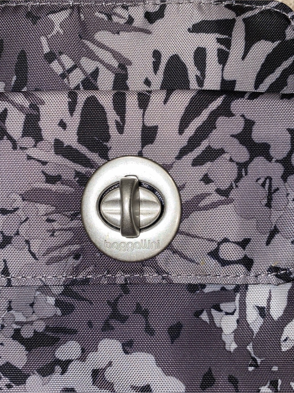 Baggallini Lima Mini Crossbody Bag Gray Black Print RFID Travel - Picture 3 of 7